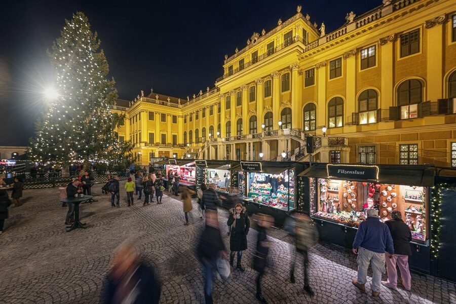 Vienna: Schönbrunn Palace & Christmas Market Walking Tour - What makes this 2-hour format work