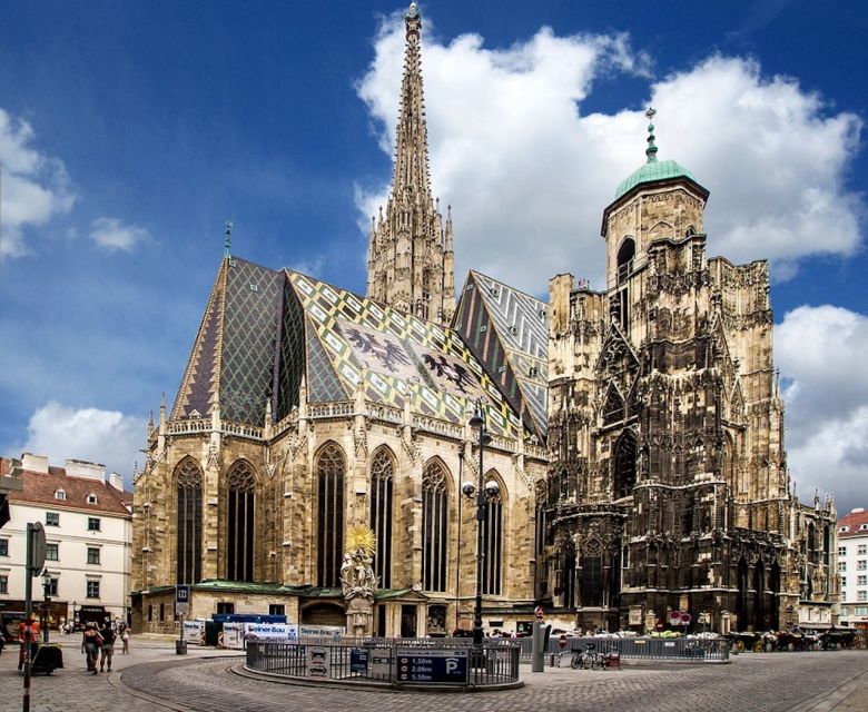 Vienna: Sightseeing Tour in a 1920s Classic Style Car - Museums, parliament-class buildings, and the Rathaus vibe