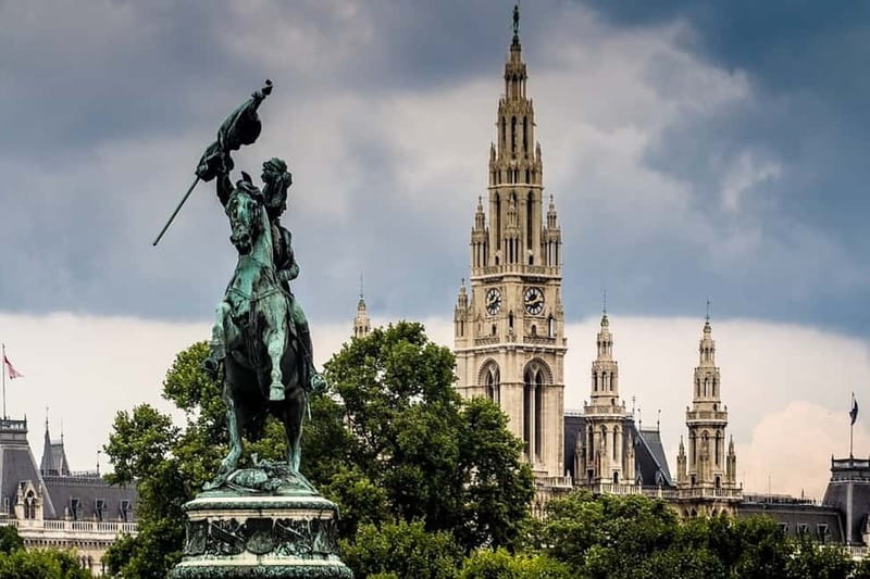 Vienna: Sightseeing Tour in an 8 seats electric classic car - Price and Value for a Private Group Up to 8