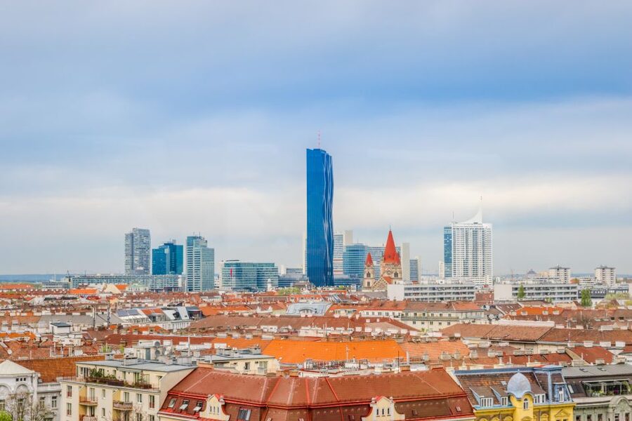 Vienna: Skip-the-cashier-desk-line Giant Ferris Wheel Ride - Daytime vs evening: when the wheel feels best