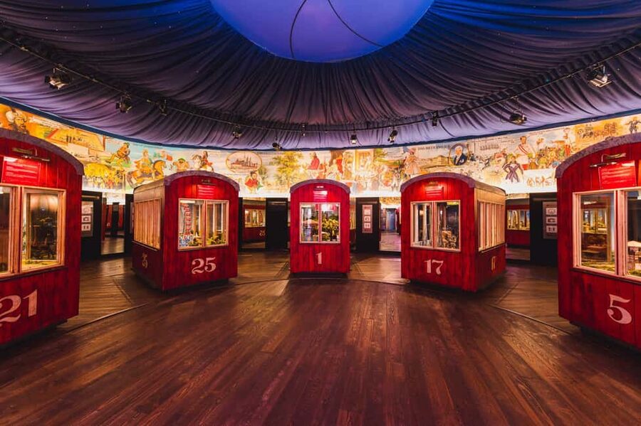 Vienna: Skip-the-cashier-desk-line Giant Ferris Wheel Ride - Wiener Prater before and after: turn one ride into an evening plan