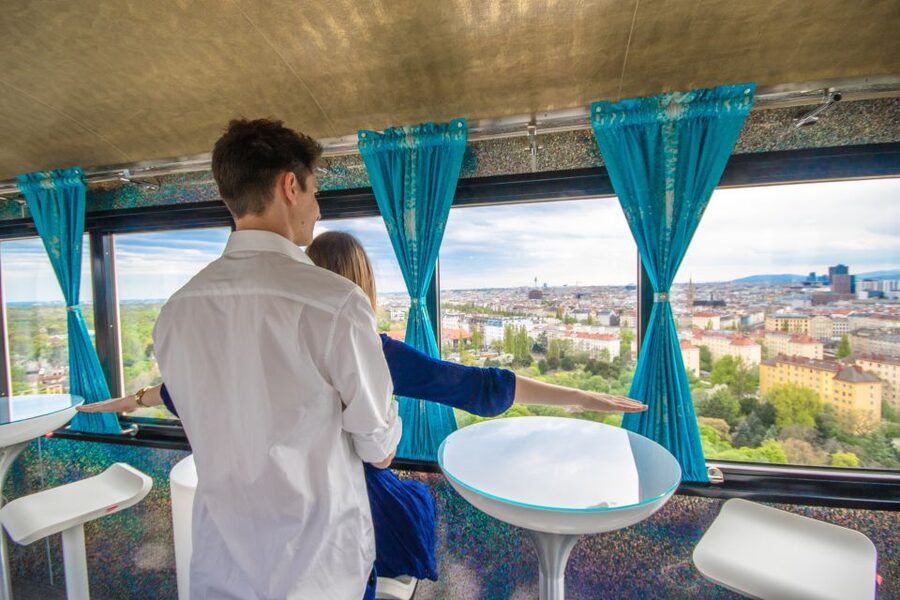 Vienna: Skip-the-cashier-desk-line Giant Ferris Wheel Ride - Photo tips that help you get something better than a quick snapshot