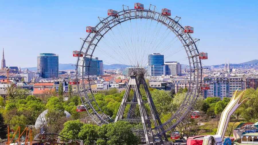 Vienna: Skip-the-cashier-desk-line Giant Ferris Wheel Ride - How the QR entry works, and why it saves real time