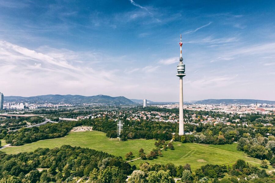 Vienna: Skip-the-Line Entrance Ticket to the Danube Tower - The 360° panorama, weather rules, and where to look