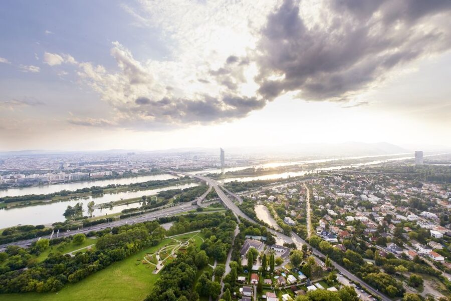 Vienna: Skip-the-Line Entrance Ticket to the Danube Tower - Rotating Turm Café and Turm Restaurant: how to plan your meal