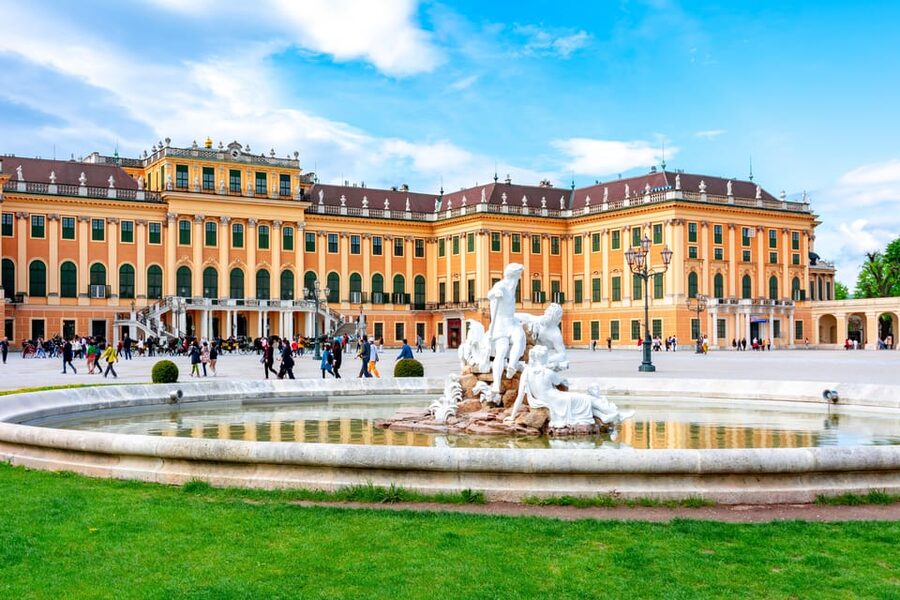Vienna: Skip-the-Line Schönbrunn Palace and Gardens Tour - Entering Schönbrunn Faster Than Usual