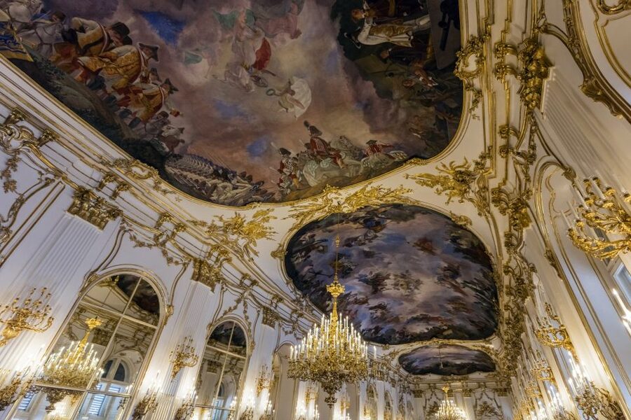 Vienna: Skip-the-Line Schönbrunn Palace & Gardens Tour - Logistics that can make or break your day