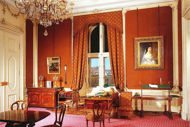Vienna: Skip-the-Line Ticket to Schonbrunn Palace with AudioGuide - Audio guide style: court life stories that make the rooms connect