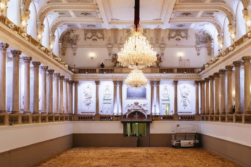 Vienna: Spanish Riding School Guided Architectural Tour - The guide quality is the difference maker