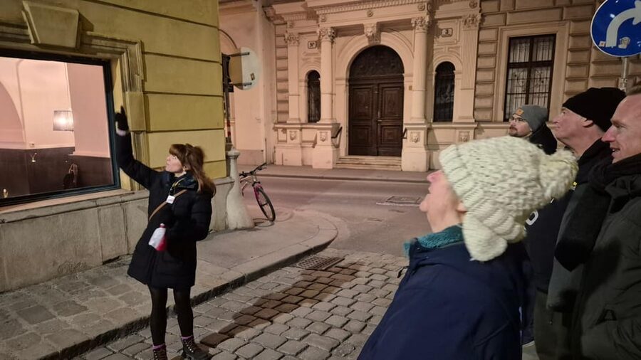 Vienna: Spooky Ghost Tour in English - Rain or shine: how weather and shoes can make or break it