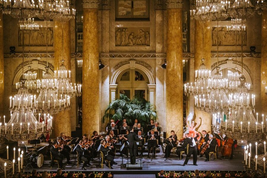 Vienna: Strauss and Mozart Concert at Hofburg Palace - The performers: up to 40 musicians plus opera and dance
