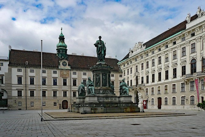 Vienna: The Great Plague Exploration Game - Albertina in the Hofburg area: art after the walking game