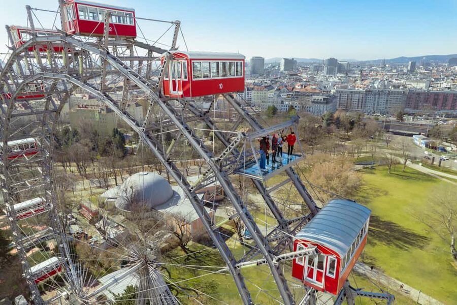 Vienna: The Vienna Ferris Wheel: Platform 9 Adventure Ride - From ticket office to Platform 9: how the experience starts
