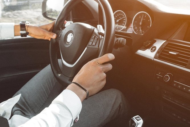 Vienna to Budapest - Private transfer with 2h of Sightseeing - The driver role: English-speaking help without the tour-guide expectations