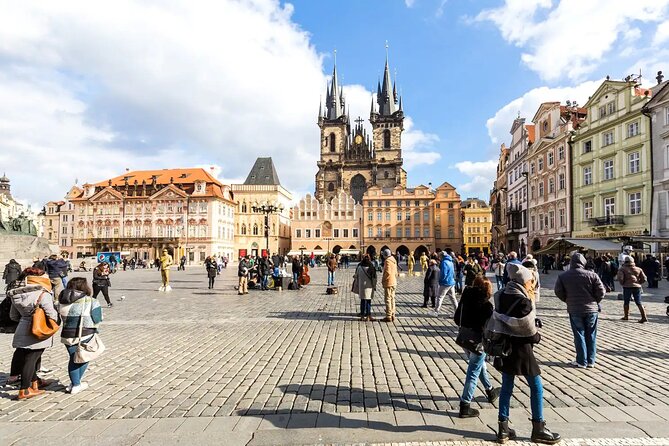 Vienna to Prague: Full-Day Private Tour with Guide and Transfers - The Vienna Start and the Bratislava Castle View Break