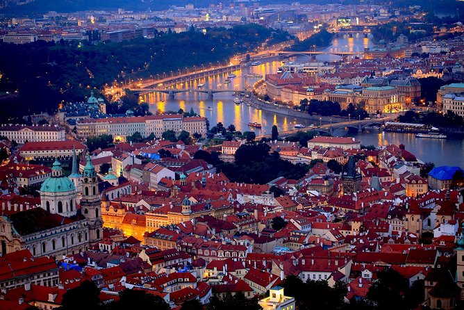 Vienna to Prague - Private Transfer with 2 hours of Sightseeing - The Driver and What Their English-Speaking Help Actually Gives You
