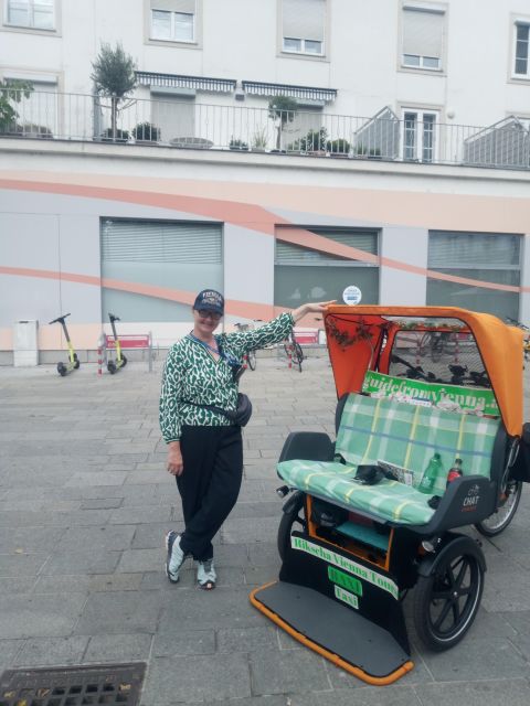 Vienna: Tour RAXI (electric rickshaw) 3 hours in Vienna - Old Danube, Donau Park, and the Danube Canal loop