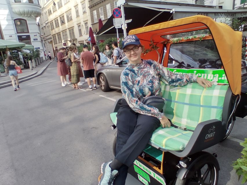 Vienna: Tour RAXI (electric rickshaw) 3 hours in Vienna - Hundertwasserhaus: the ecological building you can actually take in