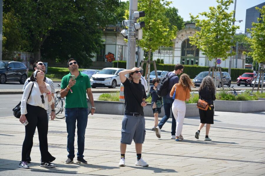 Vienna Urban Art Tour: Explore a different side of Vienna! - Street art on your phone, not a meeting with a person