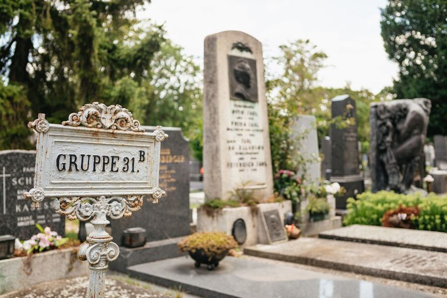Vienna: Vienna Central Cemetery Guided Walking Tour - Luegerkirche and cemetery architecture that tells you where you are