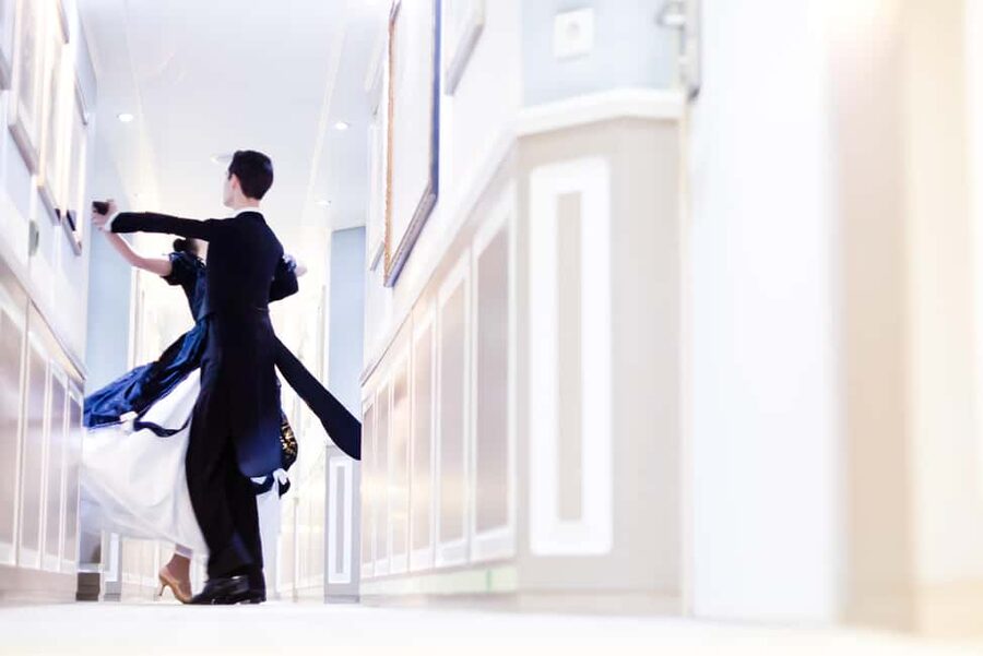 Vienna: Viennese Waltz Beginner Workshop for Couples - A Viennese Waltz Workshop in Vienna’s ballroom setting