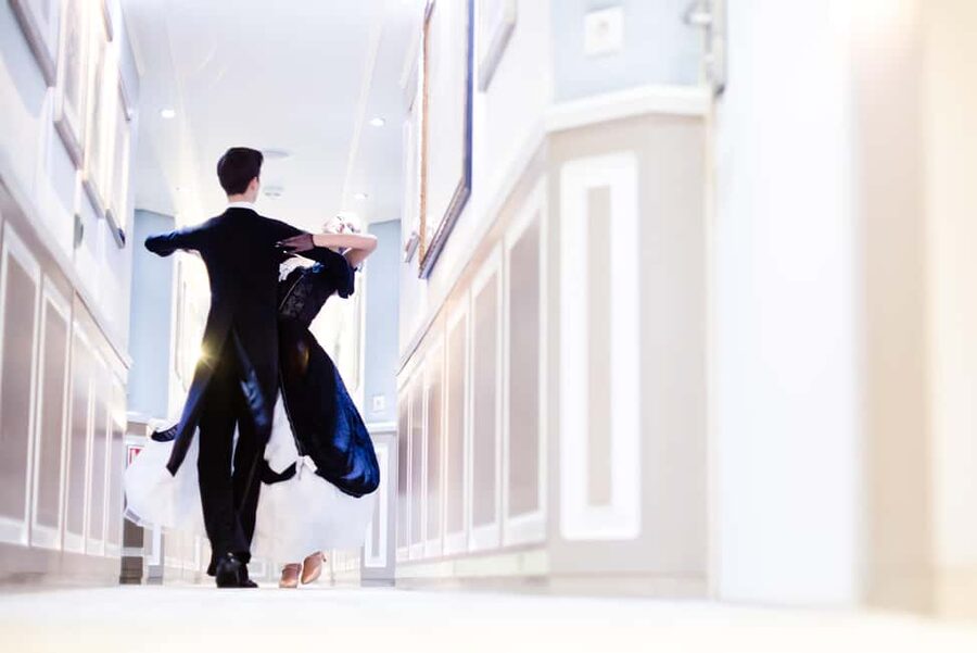 Vienna: Viennese Waltz Beginner Workshop for Couples - Music and cultural context that helps, not distracts