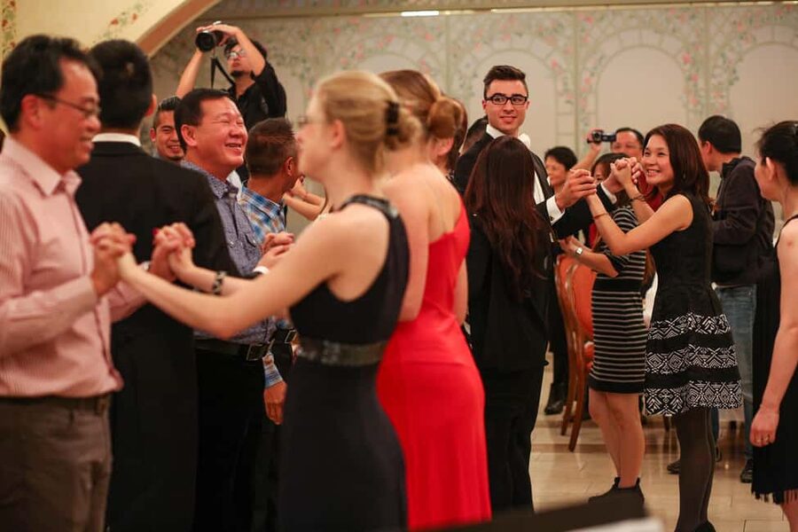 Vienna: Viennese Waltz Beginner Workshop for Couples - Who this workshop suits best, and who should skip it