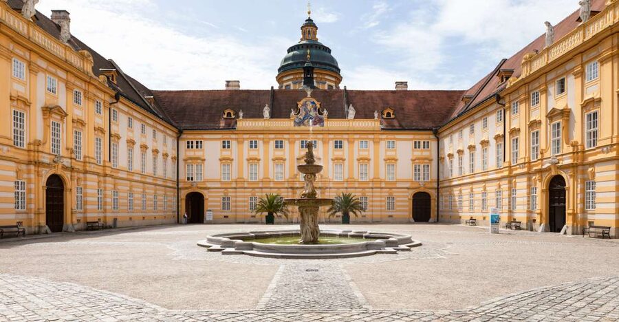 Vienna: Wachau Valley, Melk Abbey Tour with Danube Boat Trip - Starting in Vienna: where to meet and how to get there fast
