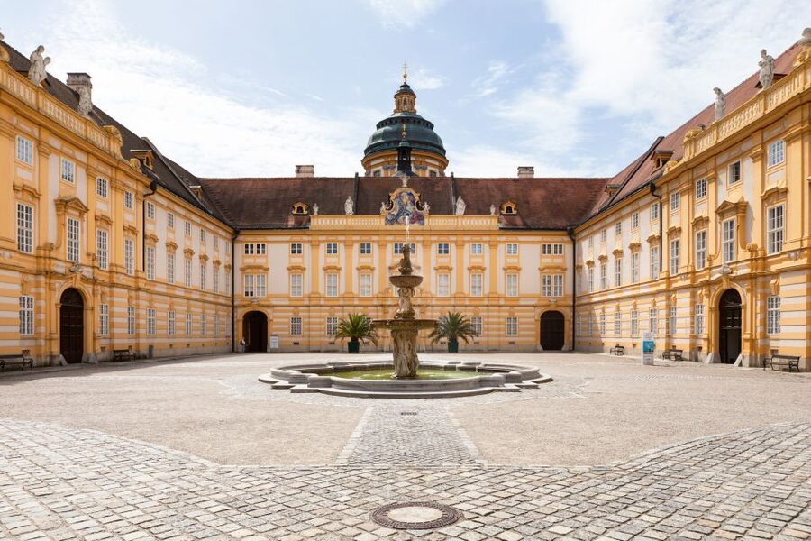 Vienna: Wachau Valley, Melk Abbey Tour with Danube Boat Trip - Krems sightseeing: photos, walking, and a UNESCO lens