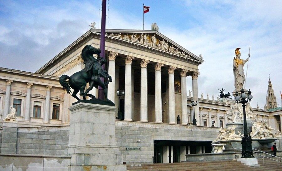 Vienna: Walking Tour of the Historic Ringstrasse - Palais Ephrussi and the banker story behind the façade