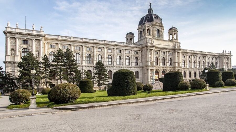 Vienna: Walking Tour of the Historic Ringstrasse - Meeting at Liebenberg-Denkmal and getting your bearings fast