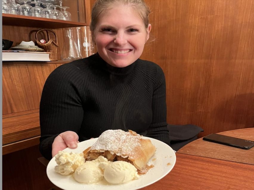 Vienna: Wiener Schnitzel and Strudel Cooking Class - The smart start at Restaurant Nabiel