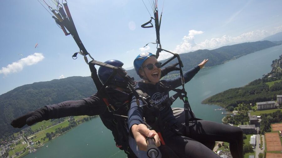 Villach/Ossiachersee: Paragliding "Panorama" Tandemflug - Getting there: Turmöl Tankstelle to the gondola ride
