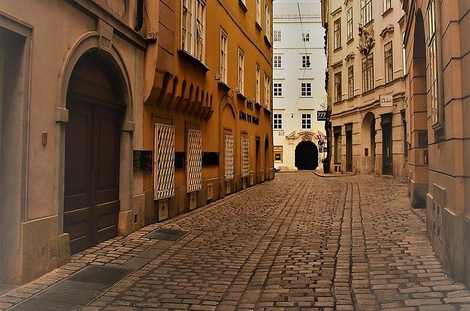 Walking Tour in the Heart of Vienna to Discover Its Hidden Gems - St. Stephen’s from the back side: smart staging