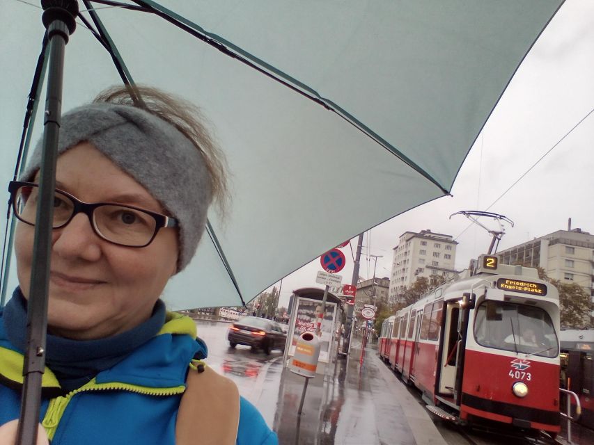 Wien: Tours with locals by public transport & walking - Following Hundertwasser’s footsteps, from Spittelau to more color