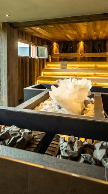 Zell am See: Tauern SPA Day Ticket for Water World - Sauna World and the textile sauna area: how to plan your heat time